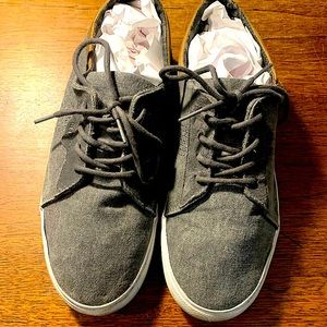 Men’s Reef 9.5US grey canvas boat shoes